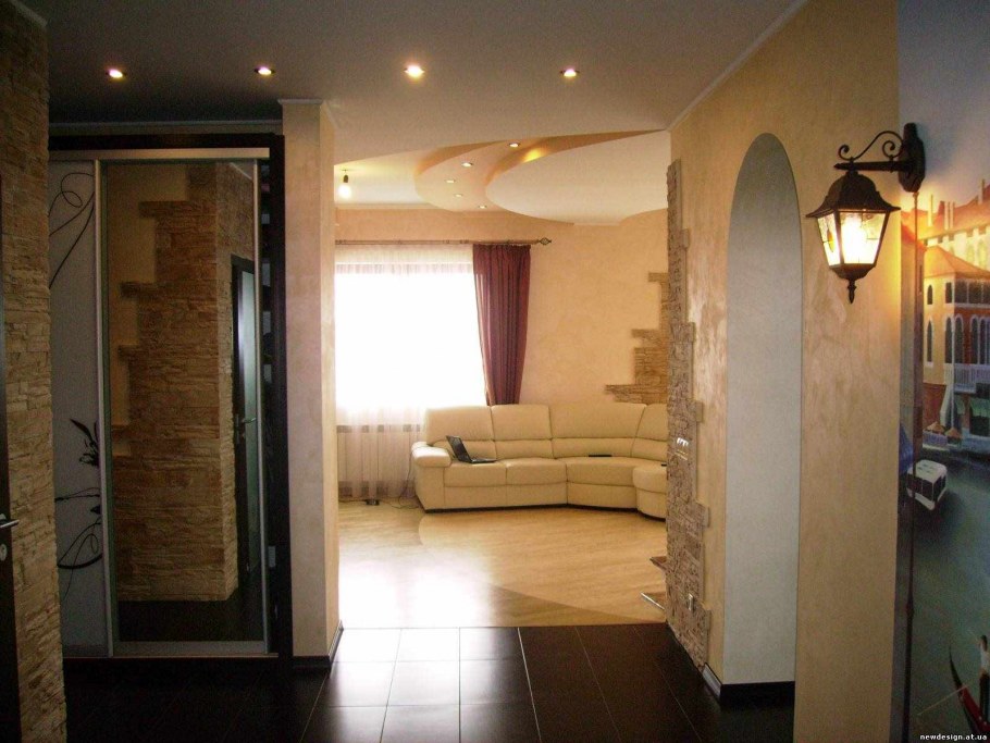 Отделка прихожей переходящей в зал