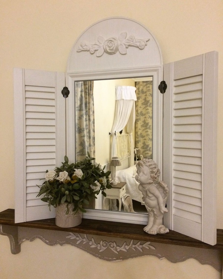 Водостойкие жалюзи на окно в ванную комнату