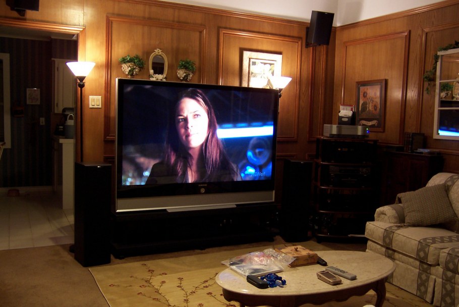 Большая плазма в квартире