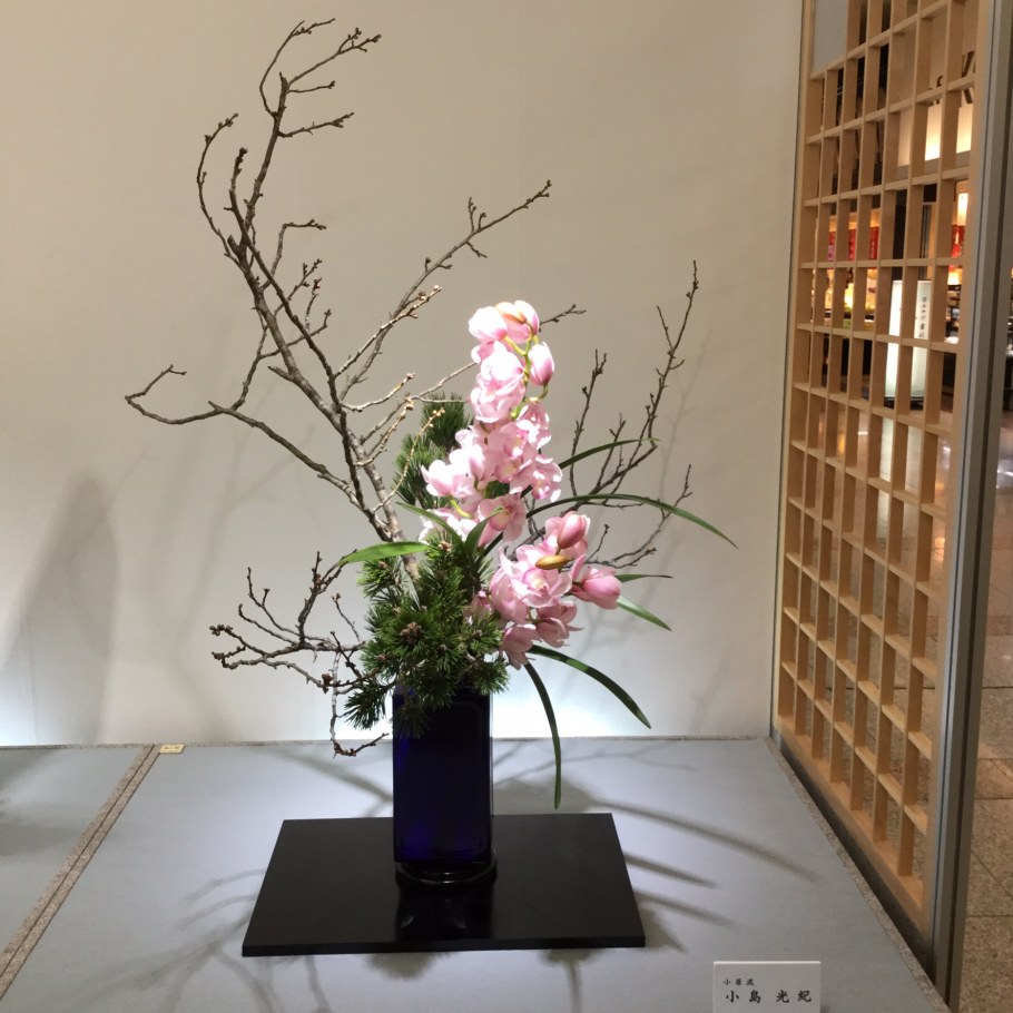 Искусственные цветы в японском стиле