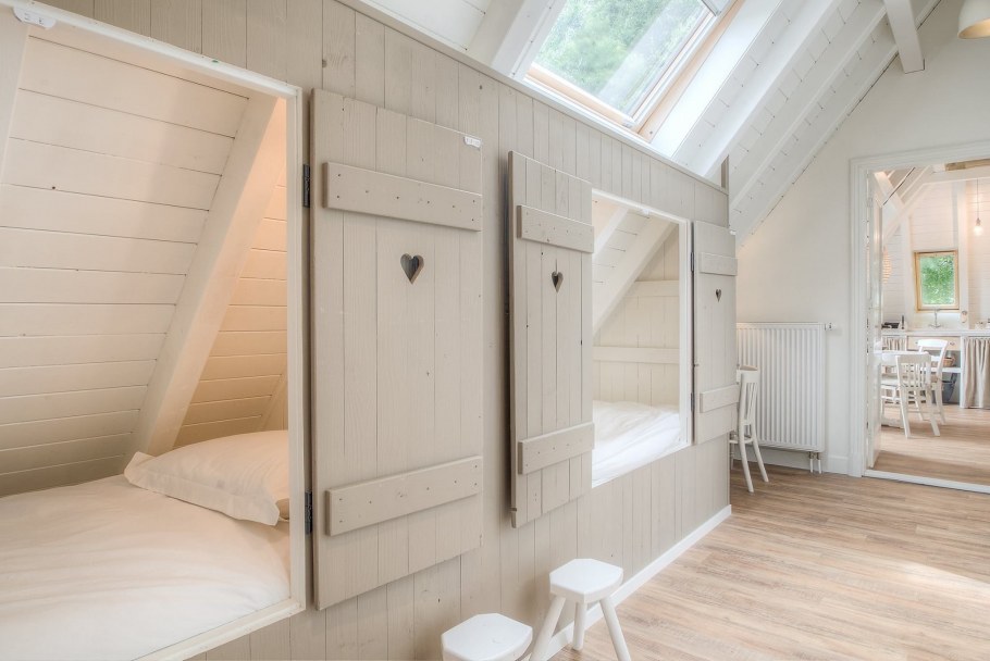 Встроенные кровати на мансарде