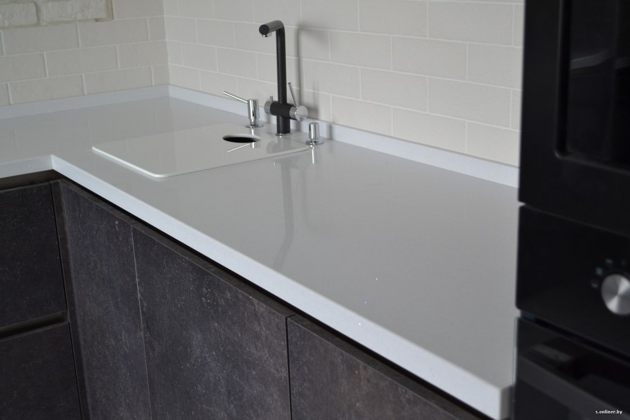 Плинтус Рехау 113