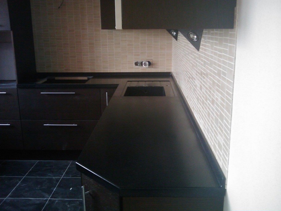 Плинтус алюминиевый Квадро черный 3м