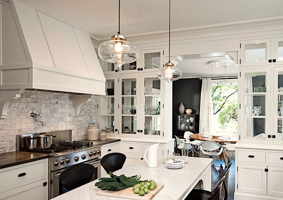 Белая люстра на кухню