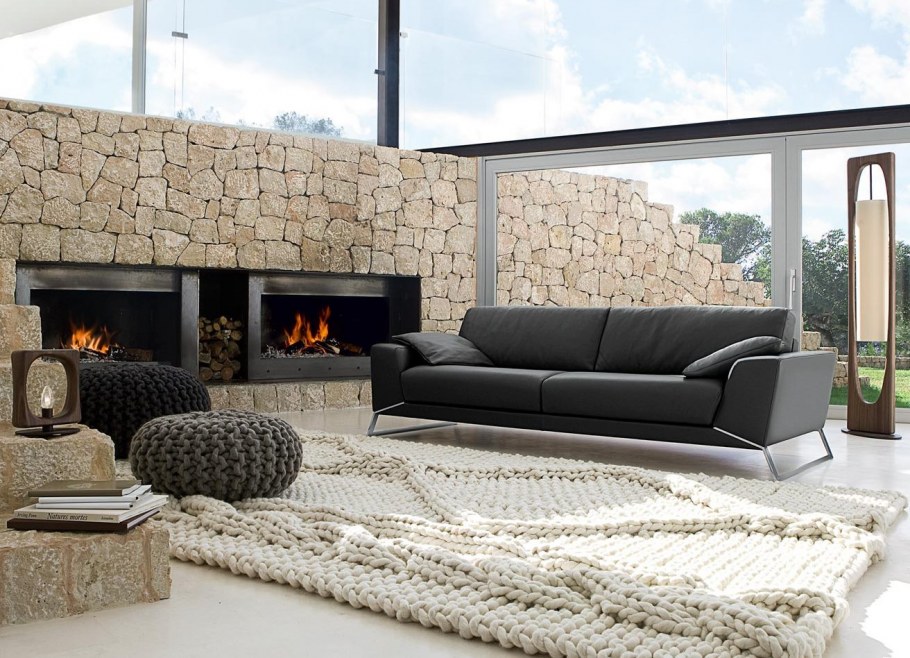 Ковер у камина в интерьере