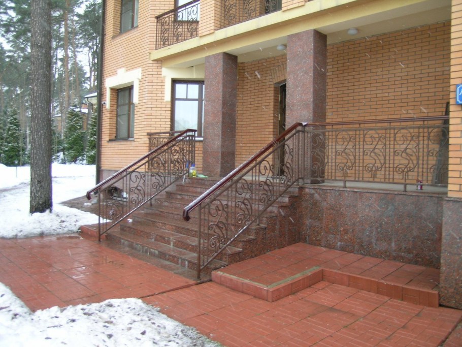 Крыльцо коттеджа