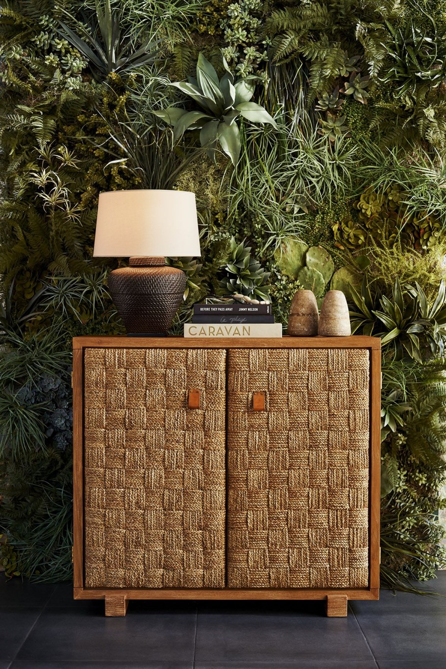 Коридор в тропическом стиле