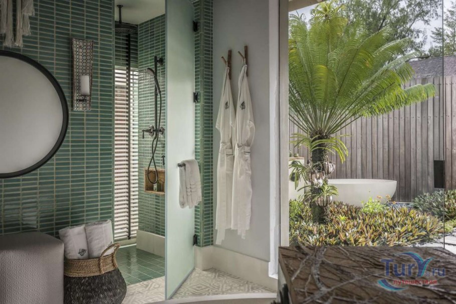 Отстинная в тропическом стиле