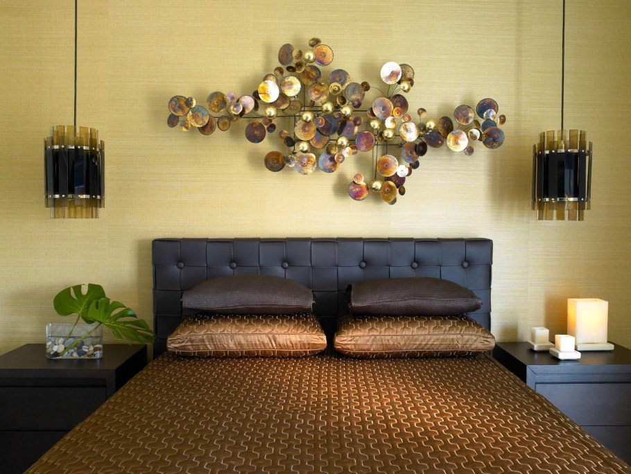 Декор над кроватью в спальне