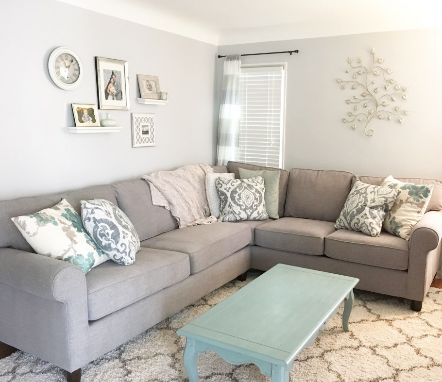 Гостиная в бежевых тонах