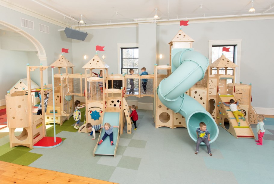 Детский уголок в торговом центре