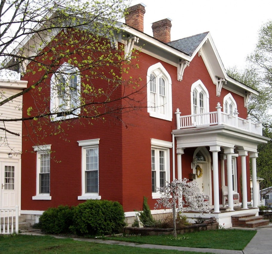 Дом из красного кирпича