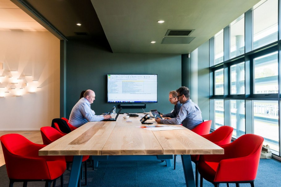 Обсуждение в офисе