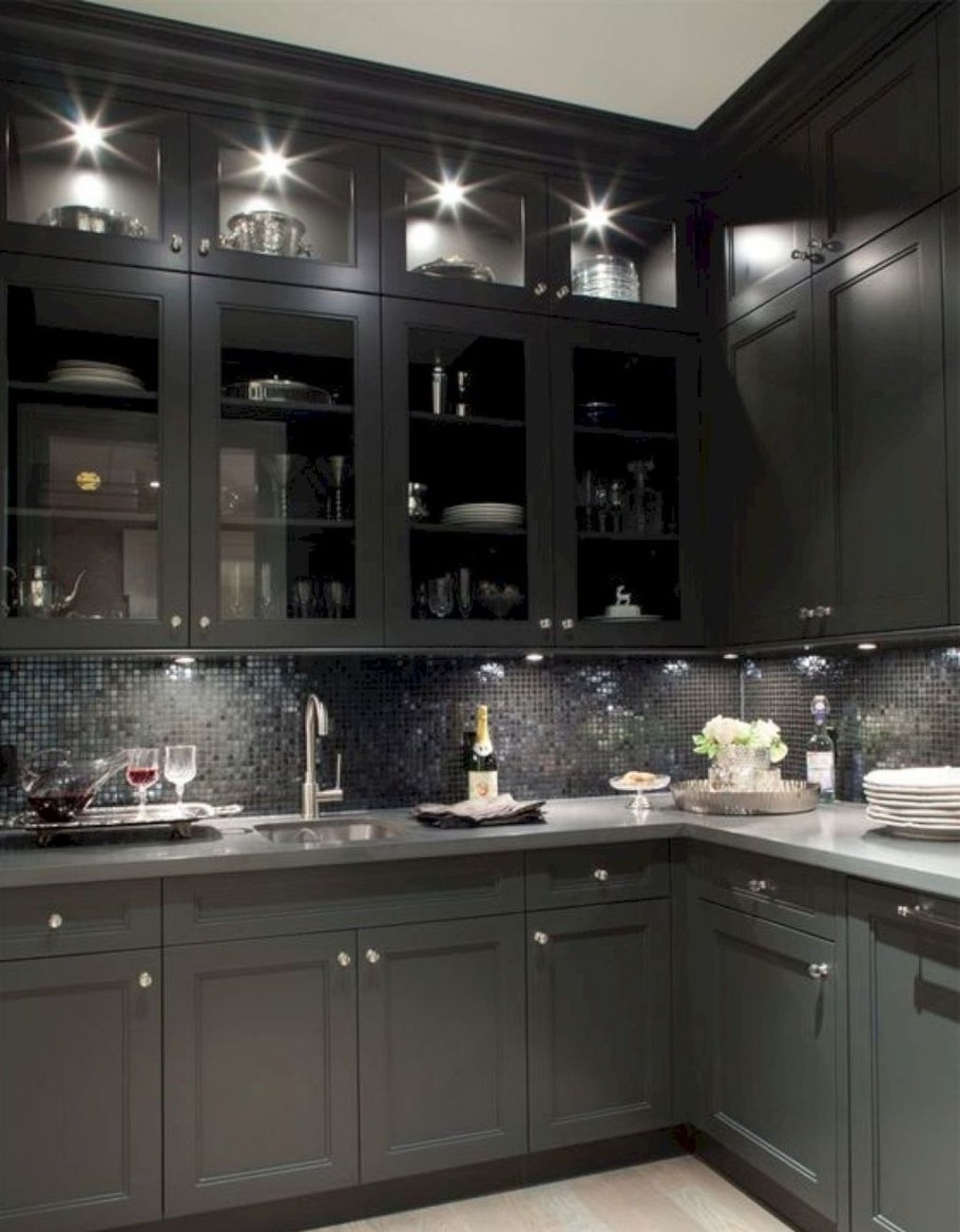 Кухня в темном цвете