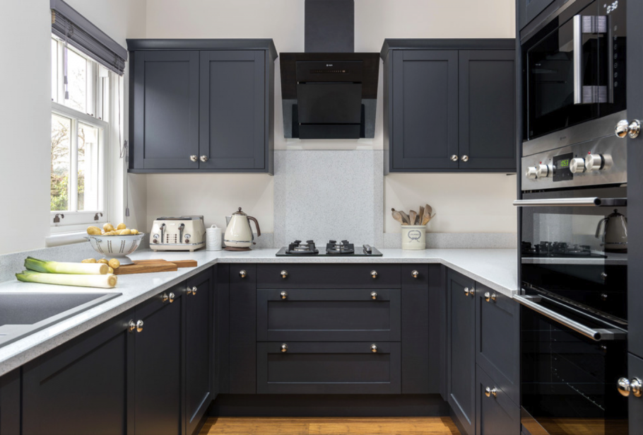 П-образный кухонный гарнитур