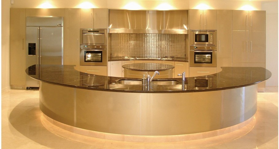 Кухня будущего в золотых оттенках