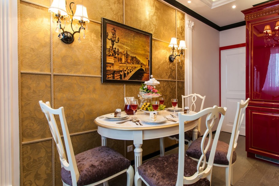 Молдинги в интерьере кухни