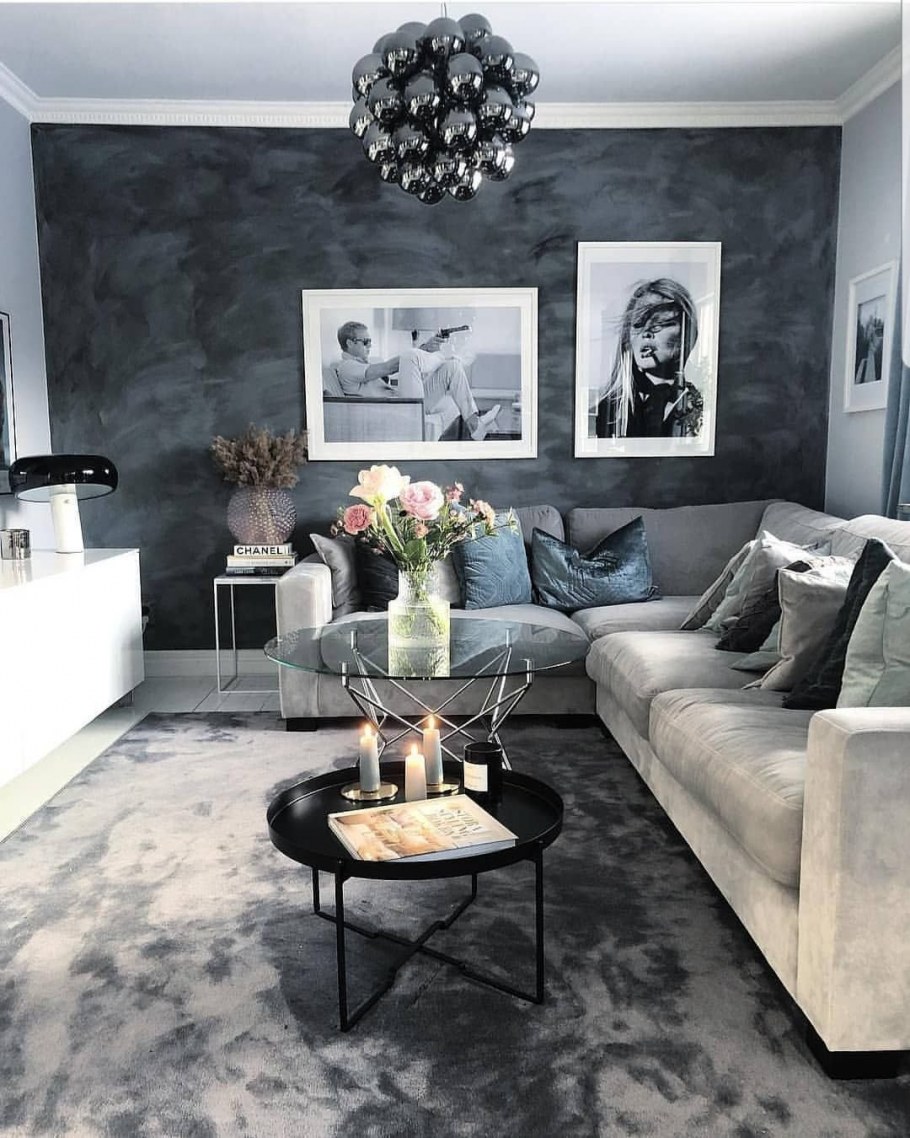 Гостиная с камином в сером стиле