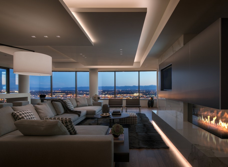 Зал с панорамными окнами