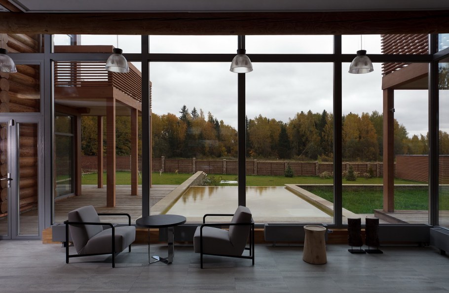 Деревянное кафе с панорамными окнами