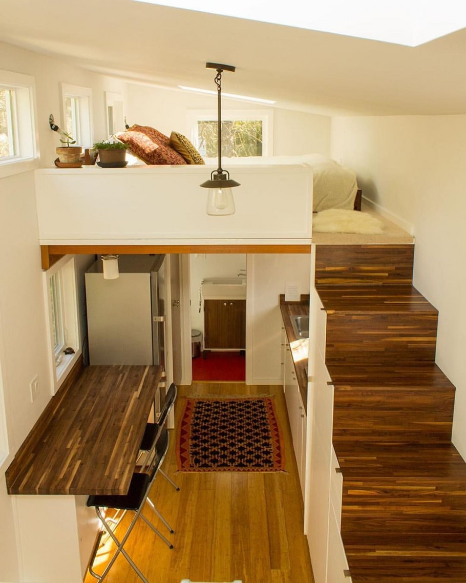 Маленький двухуровневый домик