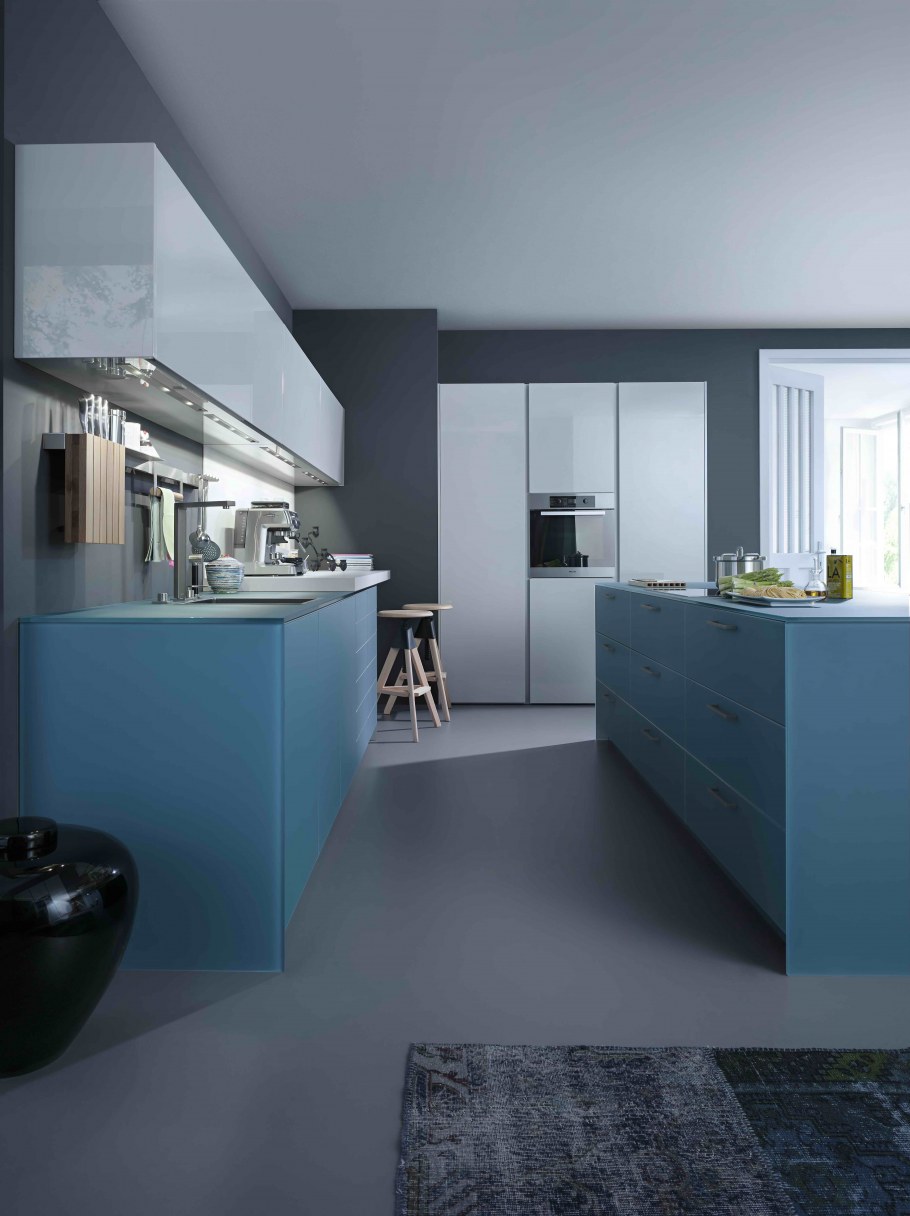 Интерьер кухни в синих тонах