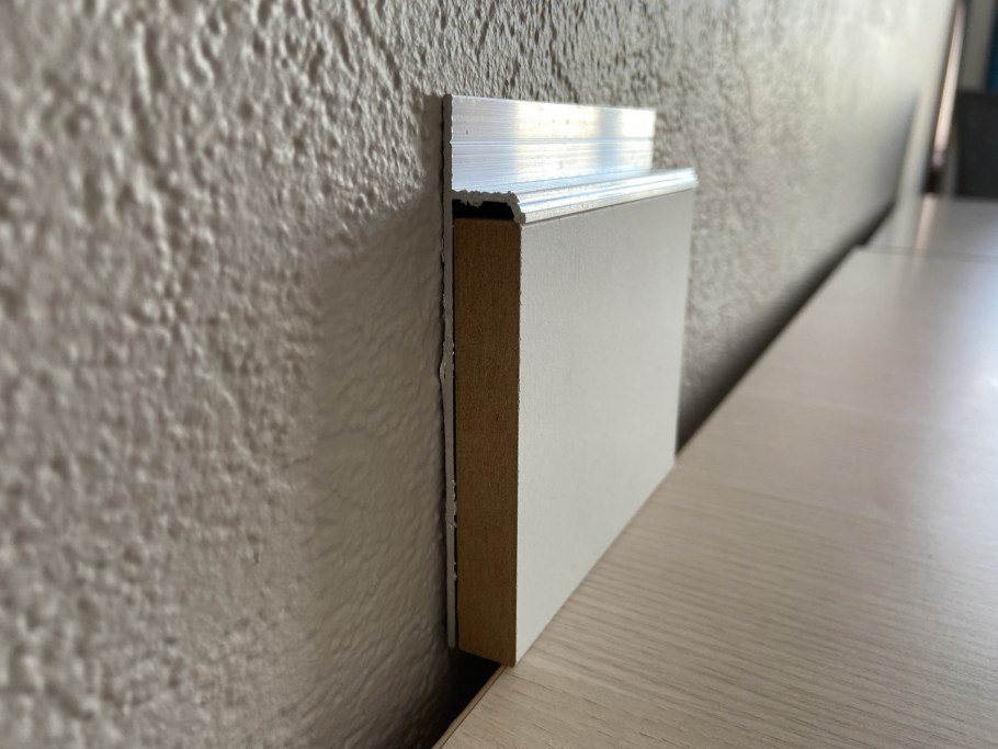 Плинтус алюминиевый l-образный серый агат (2500*11*100 мм)