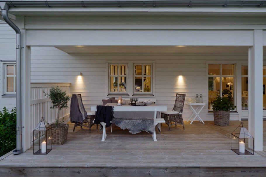 Терраса белая деревянная