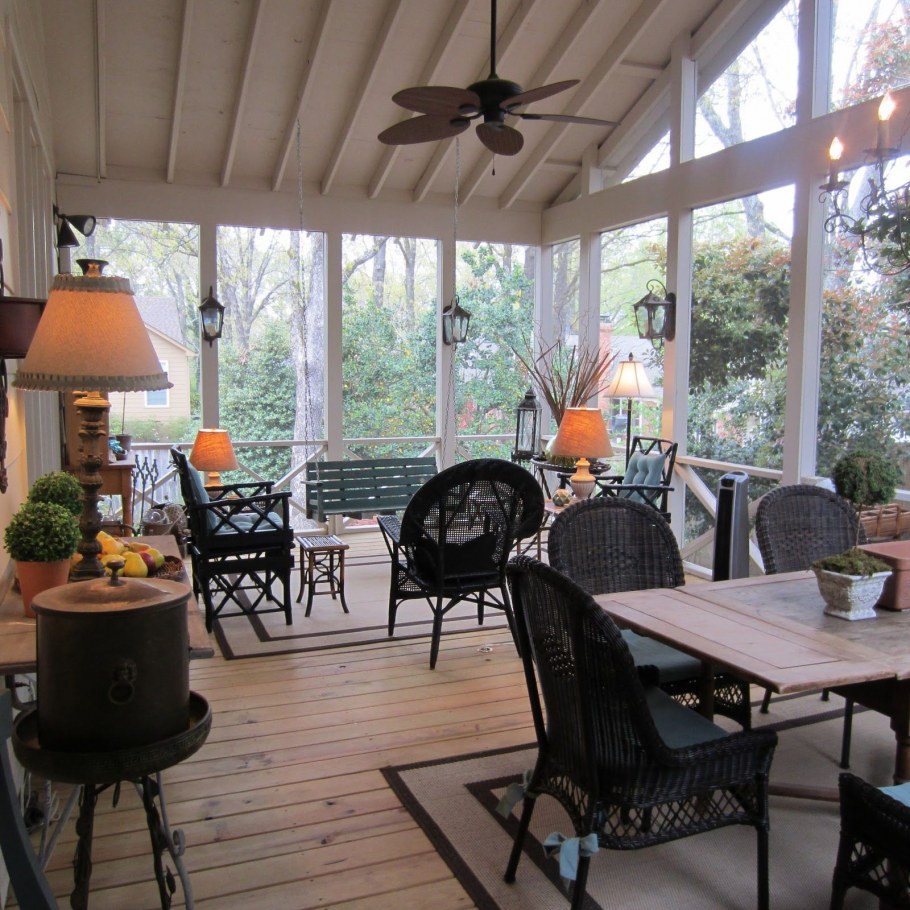 Интерьер застекленной веранды на даче