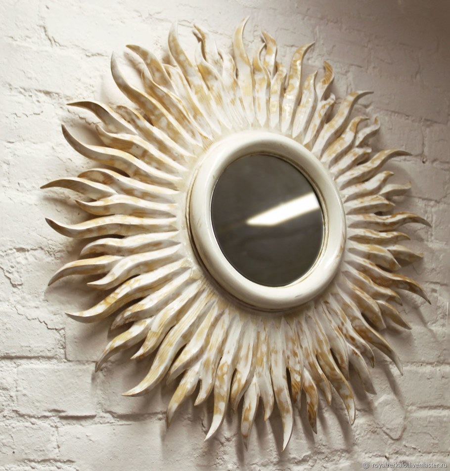 Зеркало-солнце настенное золотое 