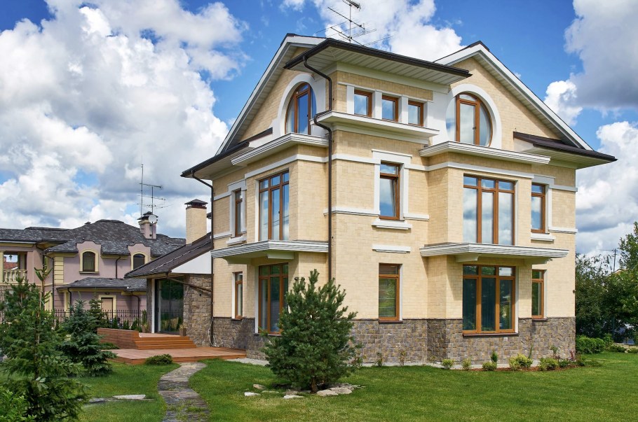 Песочные фасады домов красивые