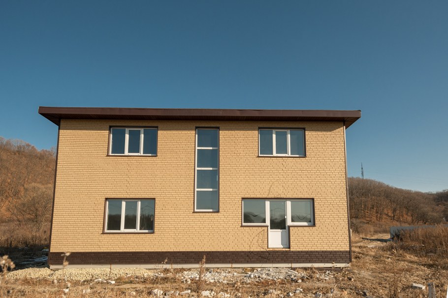 Дом песочный кирпич Стоун Хаус