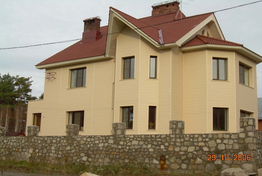 Песочный цвет фасада дома