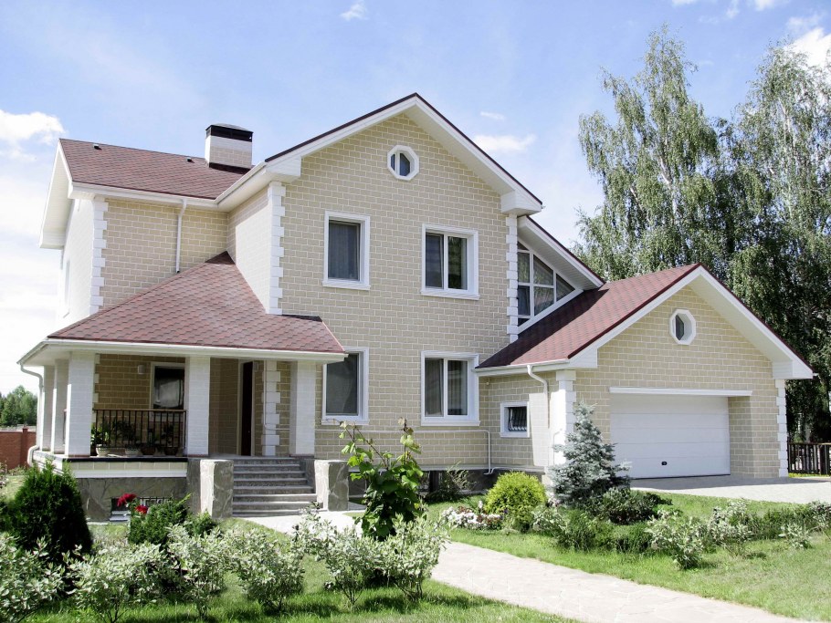 Светлые фасады домов