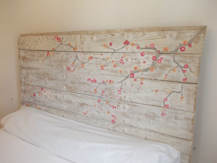 Декупаж изголовья кровати своими руками