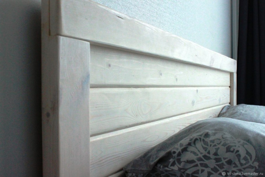 Фотообои за спинкой кровати лофт поддоны