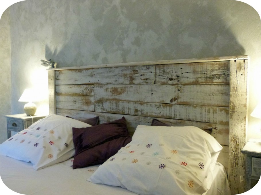 Изголовье кровати из дерева