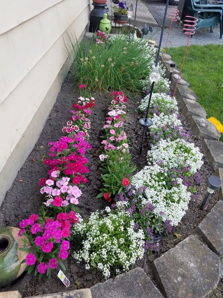 Клумбы для цветов во дворе