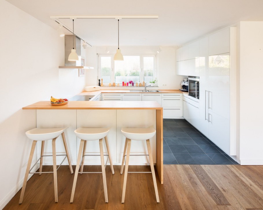 Белая глянцевая кухня