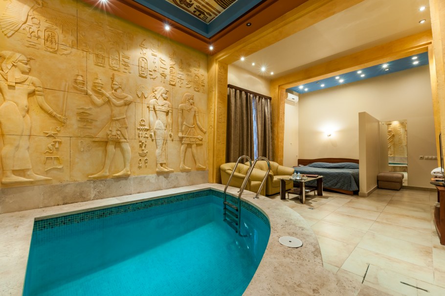 Бассейн в египетском стиле