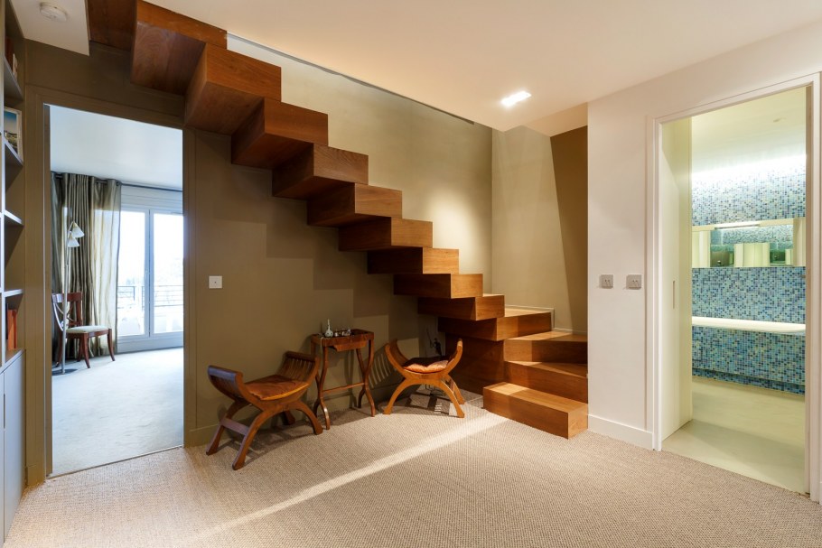 Дуплекс двери в интерьере гостиной