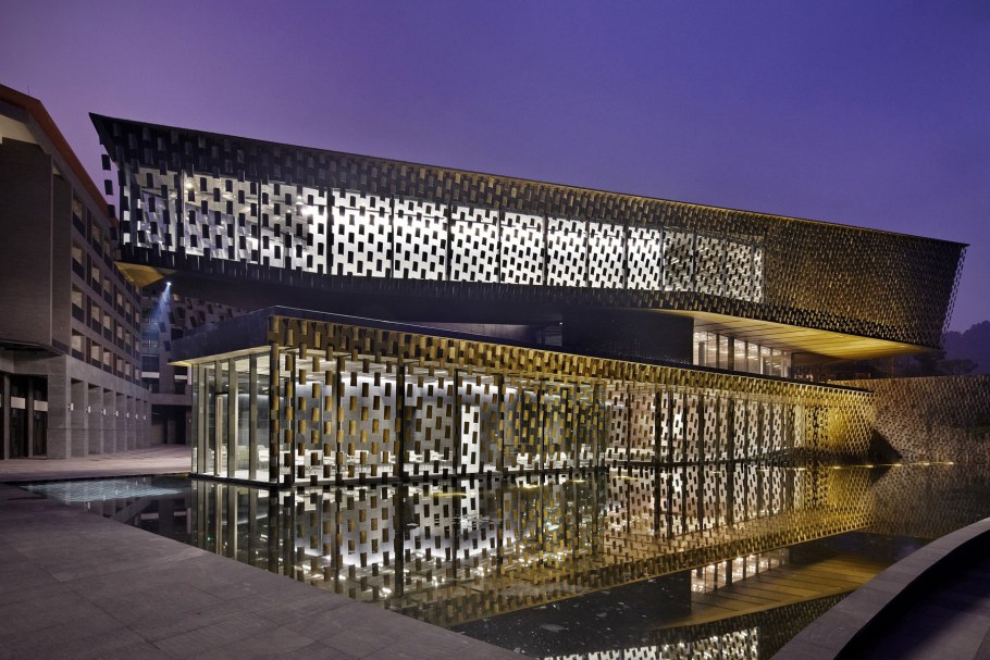 Кэнго кума (музей искусств Сантори, пластмассовый дом в Токио);