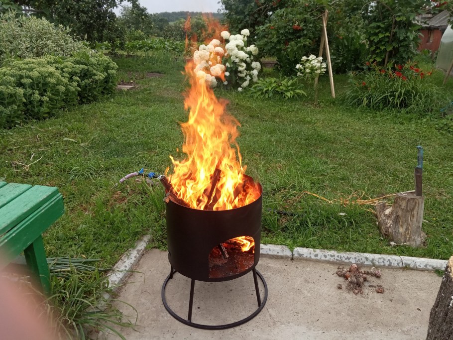 Бревна в ландшафте