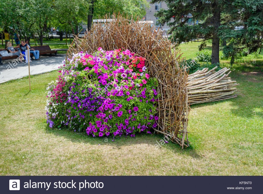 Место для Коста из натурального камня