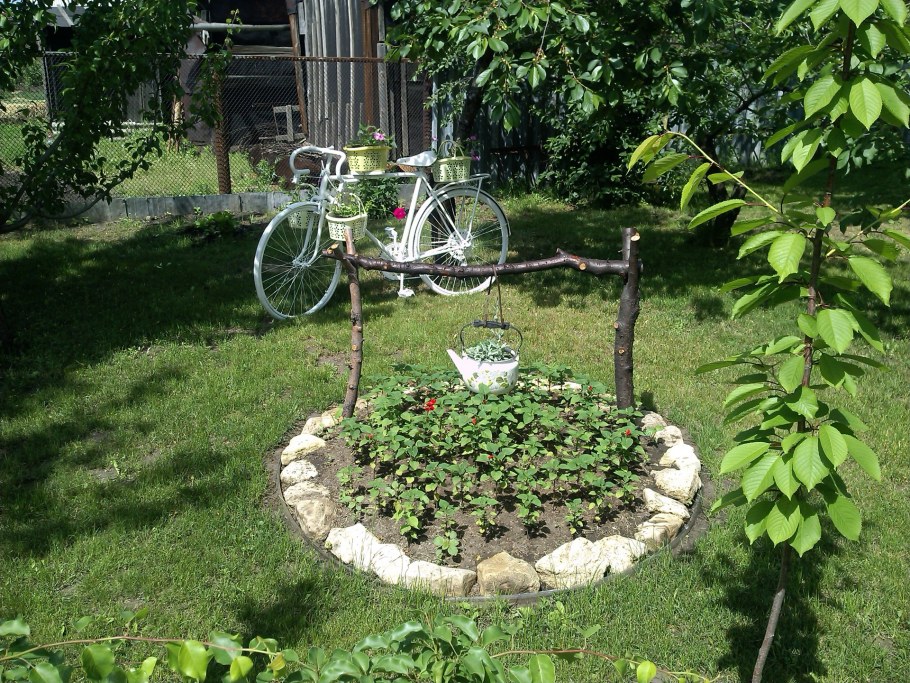 Велосипед клумба для дачи