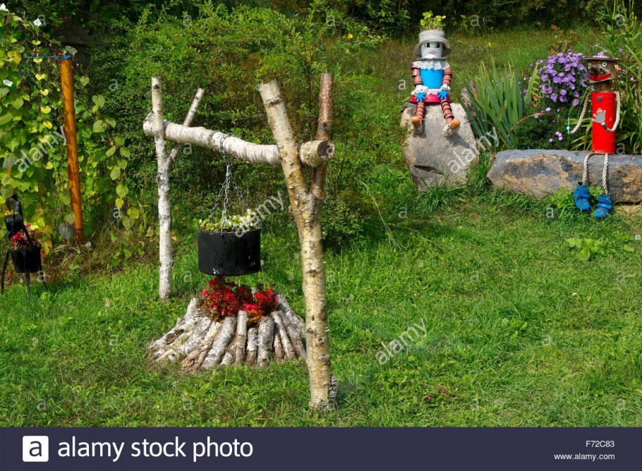 Клумба из пня