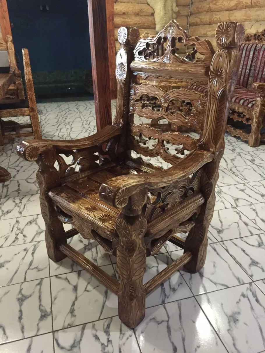 Состаренная мебель из дерева