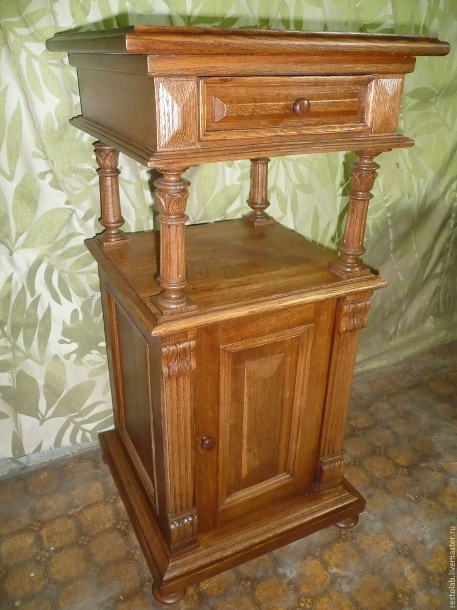 Старая тумбочка