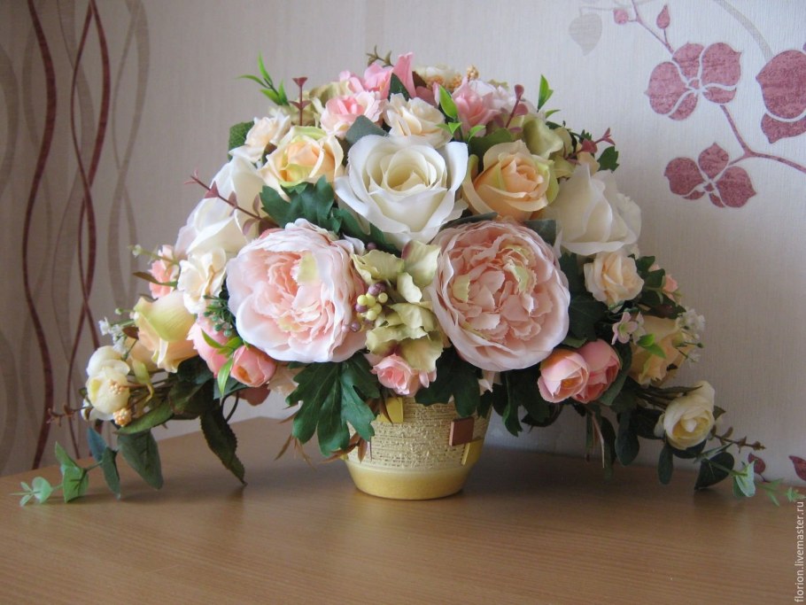 Интерьерные композиции из искусственных цветов