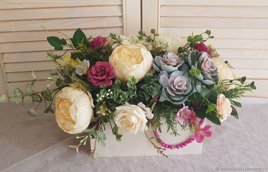 Композиции из искусственных цветов